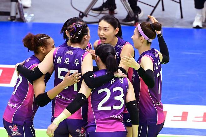 윌로우 영입 후 4연승을 내달린 흥국생명. ⓒ KOVO