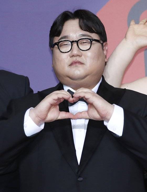 '덩치 서바이벌-먹찌빠' 나선욱이 지난해 12월 30일 오후 서울 마포구 상암 SBS 프리즘타워에서 진행된 ‘2023 SBS 연예대상’ 레드카펫 행사에서 포즈를 취하고 있다. 뉴스1