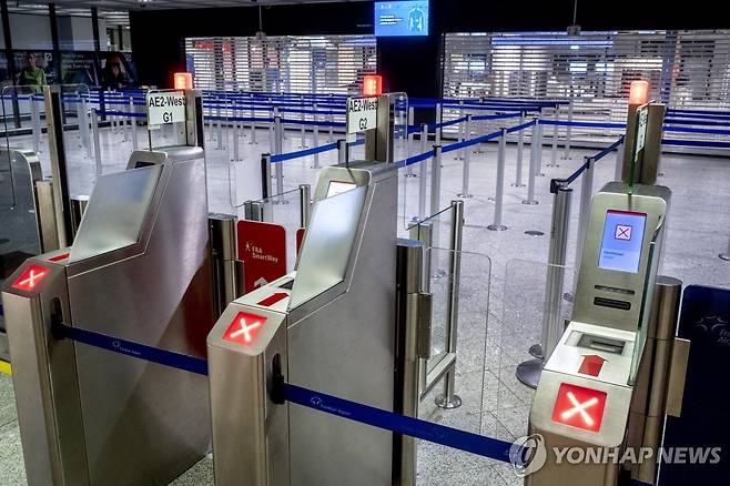 공항 보안검색 직원 파업으로 닫힌 게이트 [AP 연합뉴스 자료사진. 재판매 및 DB 금지]