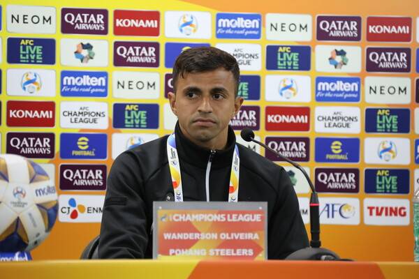 포항 스틸러스의 주장 완델손. 오는 13일 전주월드컵경기장에서 전북현대와 2023/24시즌 아시아축구연맹(AFC) 챔피언스리그(ACL) 16강 1차전을 앞두고 기자회견에 참석했다. 사진┃전북현대