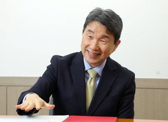 이주호 교육부장관 겸 사회부총리가 7일 오전 정부서울청사에서 중앙일보와 인터뷰하고 있다. 강정현 기자