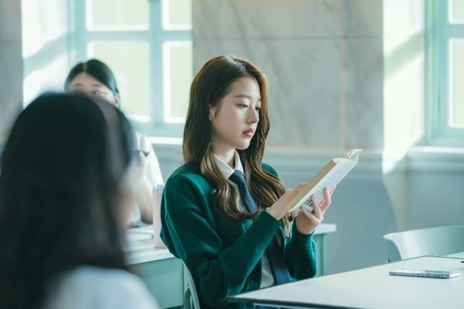 사진=티빙 오리지널 시리즈 ‘피라미드 게임’ 제공