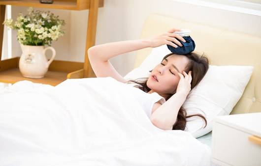 국내 청년 10명 중 4명은 아파도 병원을 가지 않는다는 조사 결과가 나왔다｜출처: 클립아트코리아