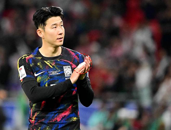 6일 카타르 알라이얀 아흐마드 빈 알리 스타디움에서 열린 2023 아시아축구연맹(AFC) 카타르 아시안컵 4강전 대한민국과 요르단의 경기. 손흥민이 오른손 손가락에 테이핑을 하고 있다. /스포츠조선