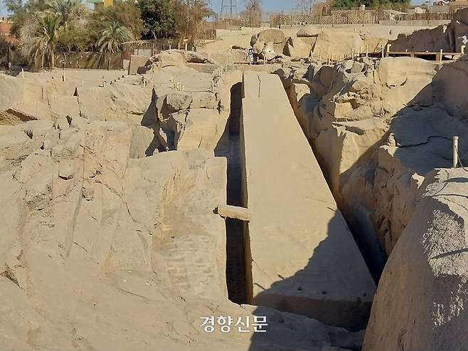 아스완의 채석장 유적에 남아 있는 ‘미완성 오벨리스크’는 3000여년 전 신왕국시대 이집트 장인들의 흔적을 생생하게 느낄 수있다. 도재기 선임기자