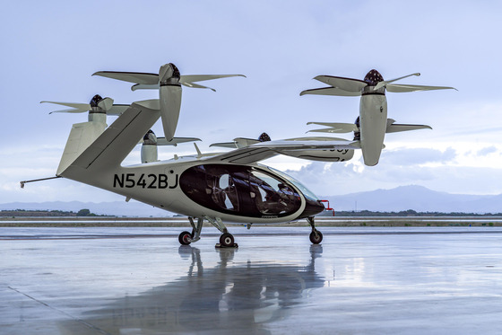 An S4 air taxi under development by Santa Cruz-based Joby Aviation. The five-seater aircraft ideally can travel up to 240 kilometers (150 miles) per single charge with a maximum speed of 320 kilometers per hour. [YONHAP]