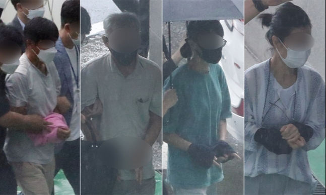 국가보안법 위반 혐의를 받는 충북동지회 조직원들이 구속 전 피의자 심문을 받기 위해 청주지법으로 들어서고 있다. 뉴스1