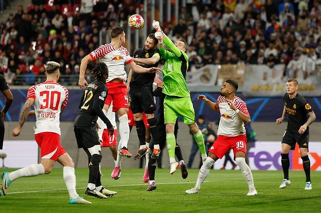 ▲ 레알 마드리드는 14일(한국시간) 독일 라이프치히의 레드불 아레나에서 열린 2023-24시즌 유럽축구연맹(UEFA) 챔피언스리그 16강 1차전에서 RB 라이프치히(독일)를 1-0으로 꺾었다. ⓒ연합뉴스/AFP