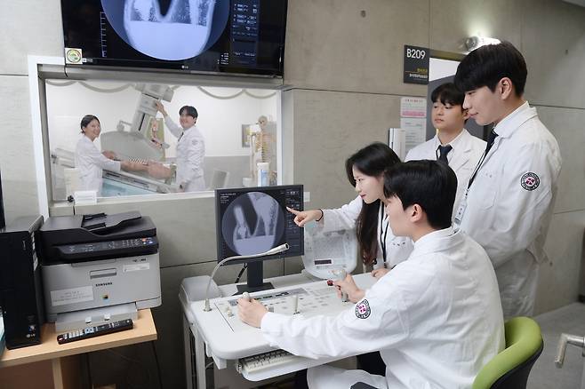 대구보건대학교 방사선과 실습 모습. (한국전문대학교육협의회 제공)