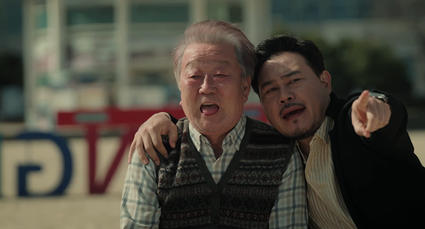 '장인과 사위'의 한 장면. 사진제공=제이씨엔터웍스
