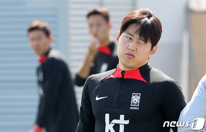 (도하(카타르)=뉴스1) 김성진 기자 = 2023 아시아축구연맹(AFC) 카타르 아시안컵 요르단과의 4강전을 앞둔 대한민국 축구대표팀 이강인이 3일(현지시간) 카타르 도하 알 에글라 트레이닝 센터에서 회복훈련을 하고 있다. 2024.2.3/뉴스1