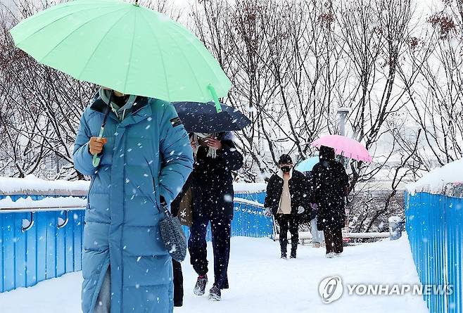 '조심조심' [연합뉴스 자료사진]