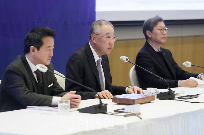 류진 한국경제인협회 회장이 16일 여의도 FKI타워 컨퍼런스센터에서 열린 ‘제63회 정기총회’에서 개회선언을 하고 있다. (사진=한경협)