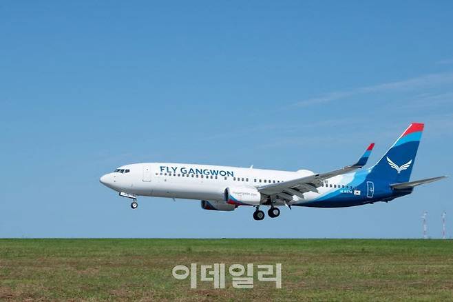 플라이강원 B737-800 항공기. (사진=플라이강원)