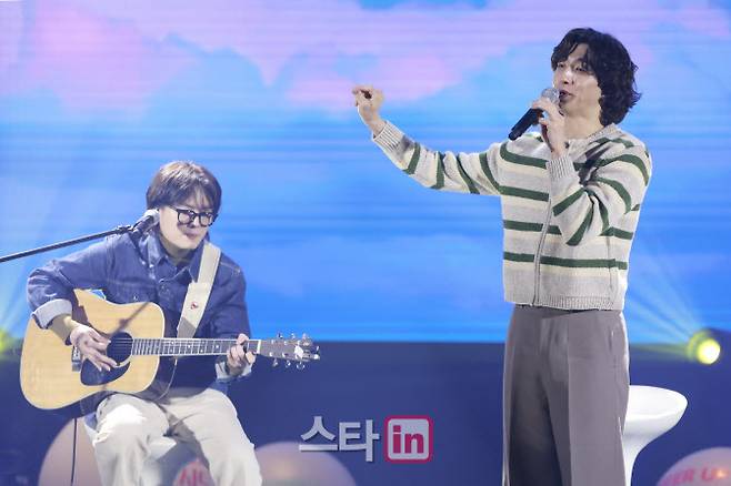 [이데일리 스타in 이영훈 기자] 그룹 잔나비가 16일 오후 서울 강남구 삼성동 코엑스 오디토리움에서 열린 ‘2024 이데일리 일자리 창출 응원 콘서트’에서 멋진 공연을 펼치고 있다.