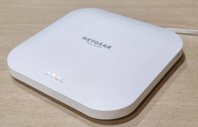 와이파이6와 PoE 기능을 지원하는 넷기어 WAX620 무선AP / 출처=IT동아