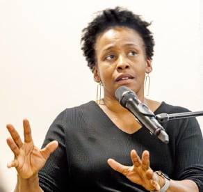 스테파니 딘킨스.