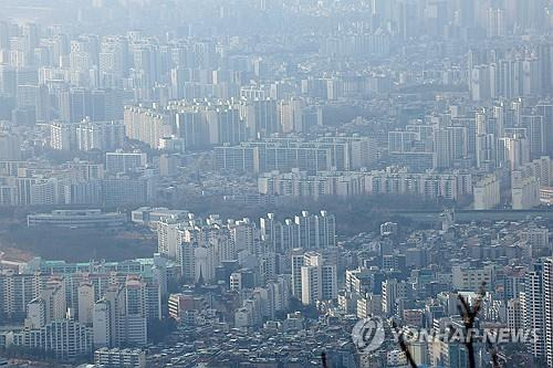 경기도 광주시 남한산성에서 바라본 서울의 아파트 단지의 모습. [연합뉴스 자료사진]