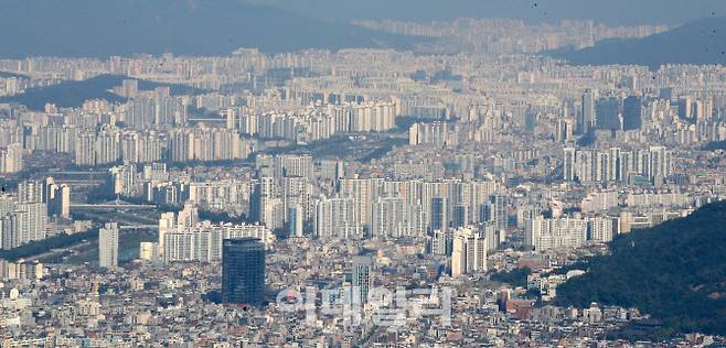 [이데일리 방인권 기자] 서울 송파구 서울스카이에서 바라본 강북 아파트 단지.