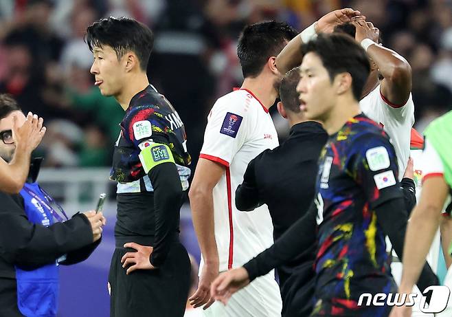 영국 매체들이 한국 축구대표팀의 주장 손흥민(토트넘)이 아시안컵 4강을 앞두고 후배들과 다투다 손가락이 골절됐다고 폭로했다. 024.2.14/뉴스1 ⓒ News1 김성진 기자