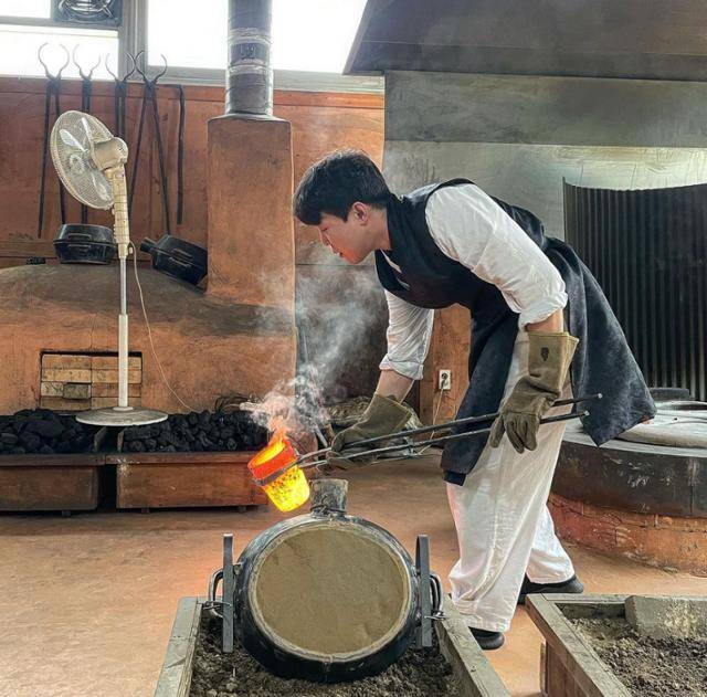 금속활자장 전승교육사 임규헌씨는 수면 시간 4, 5시간을 제외하고 모든 시간을 금속활자를 제작하고 기술을 연마하는 데 쏟는다. 임규헌씨 제공