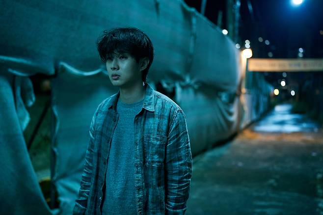 A scene from "A Killer's Paradox," starring Choi Woo-shik (Netflix)