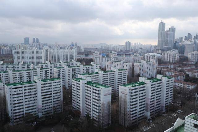 15일 서울 양천구 목동에서 바라본 아파트 단지 모습. 뉴스1