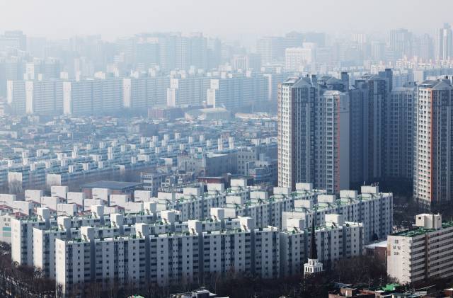 동거주택 상속공제 요건을 충족하면 16억 원짜리 아파트를 물려받아도 상속세를 내지 않아도 된다. 사진은 수원 일대의 아파트 단지/연합뉴스