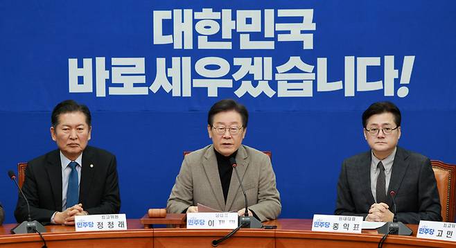 이재명 더불어민주당 대표가 19일 오전 서울 여의도 국회에서 열린 최고위원회의에서 발언하고 있다.&nbsp; &nbsp;뉴시스