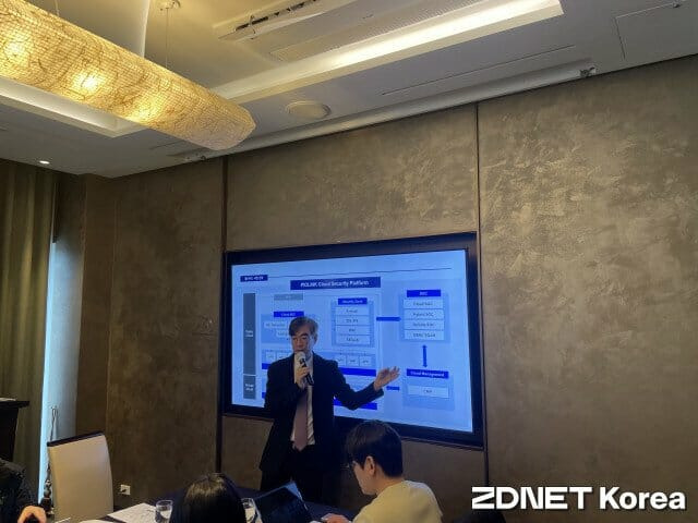 조영철 파이오링크 대표가 20일 서울 양재 엘타워에서 열린 자사의 중장기 전략 기자간담회에서 발표를 진행하고 있다. (사진=지디넷코리아)