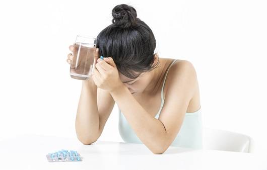 아무리 아파도 진통제를 먹지 말아야 하는 경우가 있다ㅣ출처: 클립아트코리아