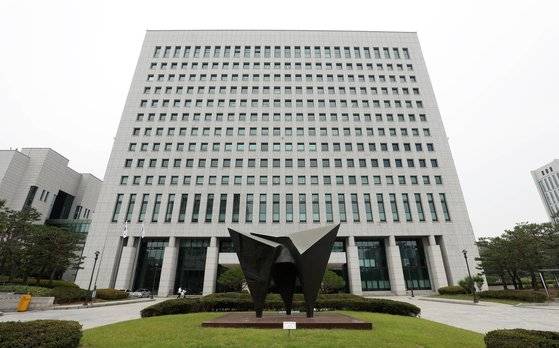 현직 판검사 5269명의 출신 고교를 전수 분석한 결과 외고 강세가 선명해진 것으로 나타났다. 사진은 서울 서초구 대검찰청 전경. 뉴스1