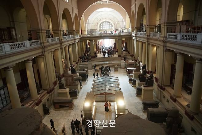 고대 이집트 역사와 문화를 상징하는 대표적 유물들을 소장, 전시하고 있는 카이로의 이집트박물관(이집션 뮤지엄). 곳곳에서 제국주의시대 문화유산 약탈의 상처를 찾을 수있다. 도재기 선임기자