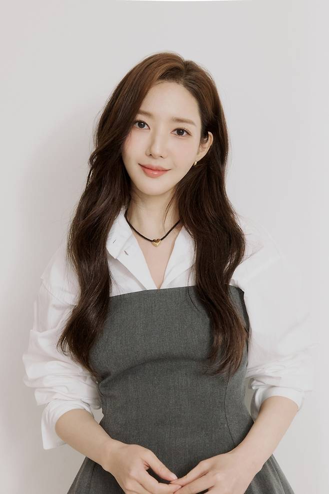 사생활 논란을 딛고 성공적으로 복귀한 박민영은 “앞으로 배우로서 좋은 모습을 보여드리겠다”고 각오를 다졌다.