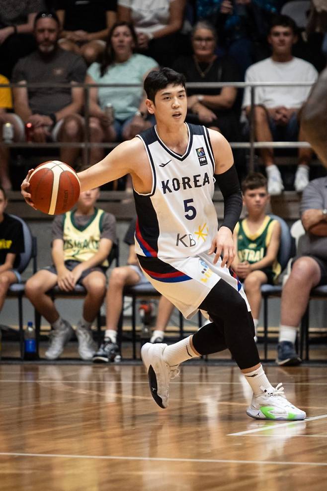 22일 호주 벤디고의 레드 에너지 아레나에서 열린 호주와 한국의 2025 FIBA 아시아컵 예선 윈도-1 그룹A 1차전. 공격을 시도하고 있는 변준형. 사진=FIBA