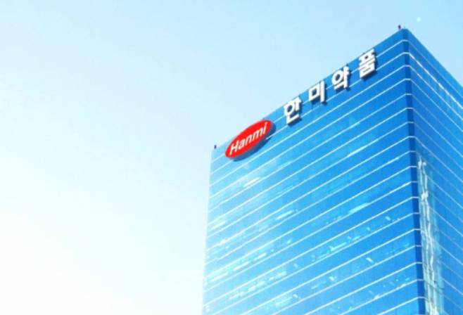 수원지방법원 제31민사부가 지난 21일 임종윤·종훈 형제가 어미니인 송영숙 회장를 상대로 청구한 OCI홀딩스 대상 신주발행 금지 가처분 신청에 대한 첫 심리를 진행했다. /사진=한미그룹