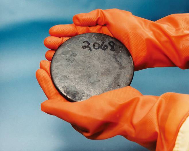 원자력발전소 건설이 급증하면서 우라늄 가격도 치솟고 있다. [위키피디아]