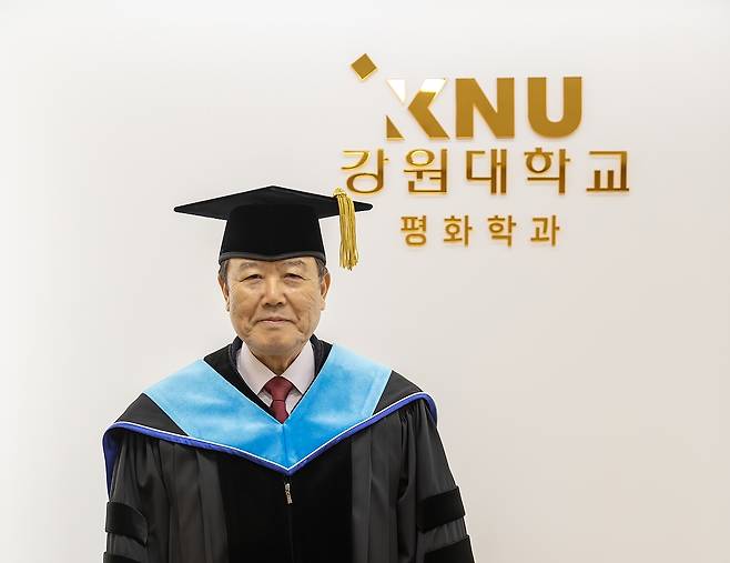 강원대학교 평화학 박사 학위 받은 전진표씨 [전진표씨 제공. 재판매 및 DB 금지]