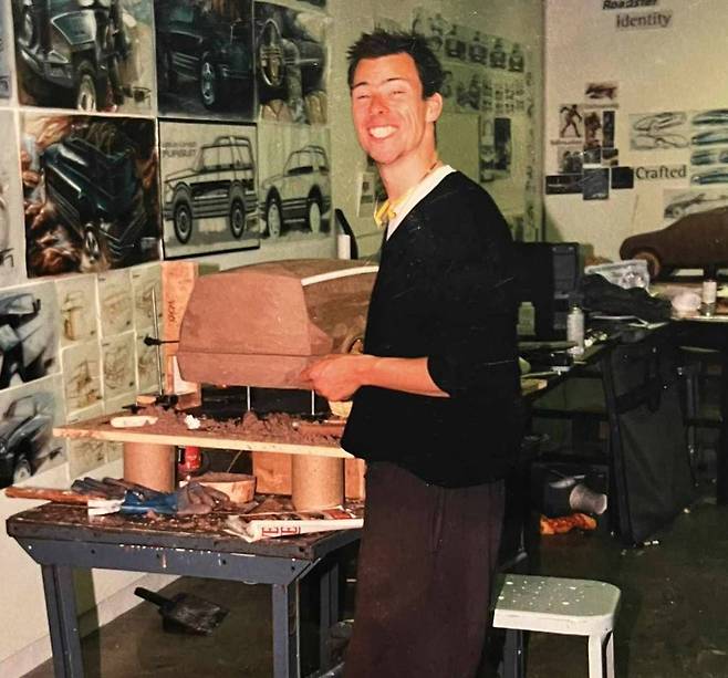 대학생 시절 앤더스 워밍의 모습 / 출처=롤스로이스