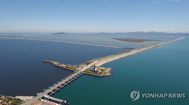 새만금 방조제 (부안=연합뉴스) 전북 군산시와 부안군을 잇는 새만금 방조제. 2023.8.30 
 [전북도 제공. 재판매 및 DB 금지] kan@yna.co.kr