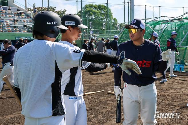 22일 합동훈련 중인 롯데-지바롯데 선수단. 사진제공=롯데자이언츠
