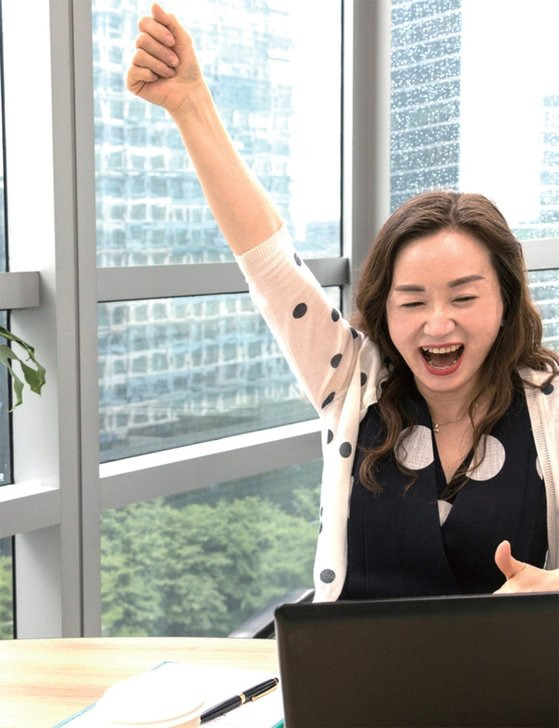 패션 디자이너로, 회사 대표로, 카페 주인으로 N잡을 실현 중인 김영혜 대표의 모습. / 사진:김영혜 제공