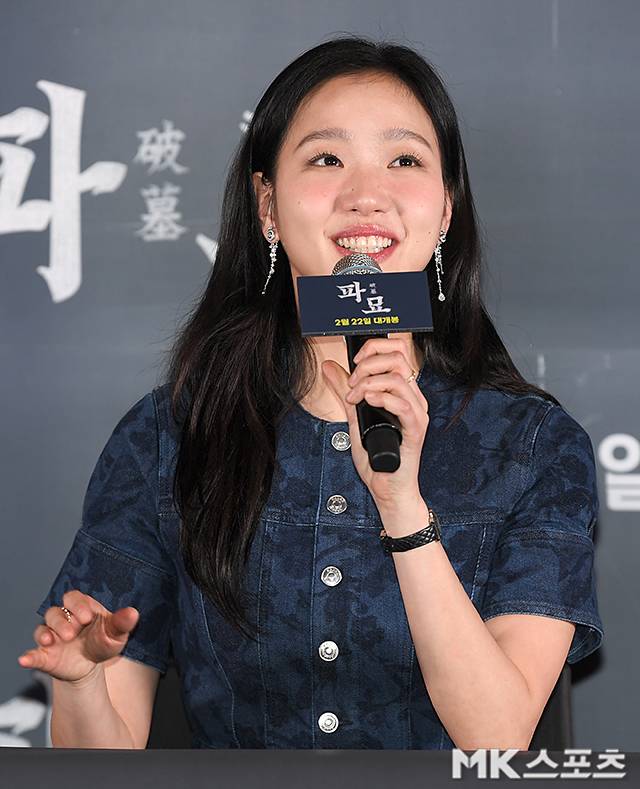 배우 김고은이 20일 오후 서울 강남구 메가박스 코엑스에서 열린 영화 ‘파묘’ 언론 시사회에 참석하고 있다.