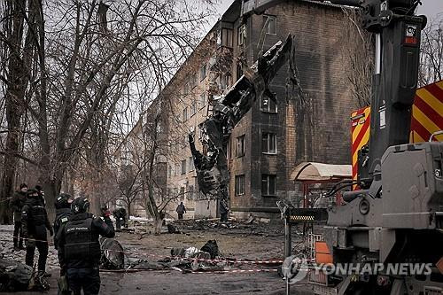 미사일 공습 받은 키이우의 한 건물 [EPA=연합뉴스 자료사진. 재판매 및 DB 금지]