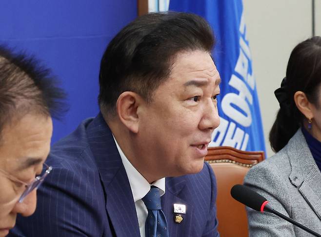 김병기 더불어민주당 중앙당공직선거후보자 검증위원회위원장이 지난해 11월 16일 서울 여의도 국회에서 열린 제1차 중앙당공직선거후보자 검증위원회의에서 발언을 하고 있다. /뉴스1