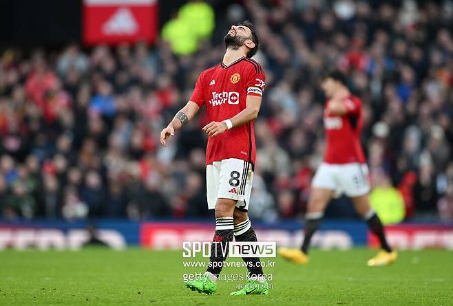 ▲ 맨체스터 유나이티드는 25일(한국시간) 영국 맨체스터 올드 트래포드에서 열린 풀럼과 2023-24시즌 잉글랜드 프리미어리그 26라운드에서 1-2로 졌다. 21년 만에 홈에서 풀럼에 승점을 내준 맨체스터 유나이티드는 프리미어리그 6위(14승 2무 10패, 승점 44점)를 유지하면서 토트넘 홋스퍼(승점 47점) 추격을 다음으로 미루게 됐다