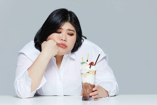 음식에 대한 강한 욕구, 식탐의 악순환에 빠지면 건강한 식습관을 완전히 망치게 된다. [사진=게티이미지뱅크]