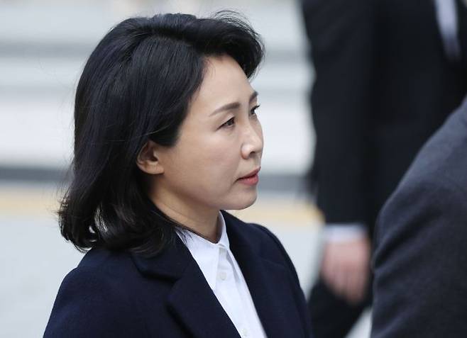 공직선거법 위반 혐의로 기소된 이재명 더불어민주당 대표의 배우자 김혜경씨가 26일 경기도 수원지방법원에서 열린 첫 재판에 출석하고 있다.ⓒ뉴시스