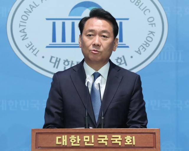 이광재 국회 사무총장이 지난 5월 25일 서울 여의도 국회 소통관에서 김남국 의원에 대한 국회 입법 로비 의혹이 불거진 게임사 위메이드의 국회 출입 기록 관련 기자회견을 하고 있다. 뉴스1