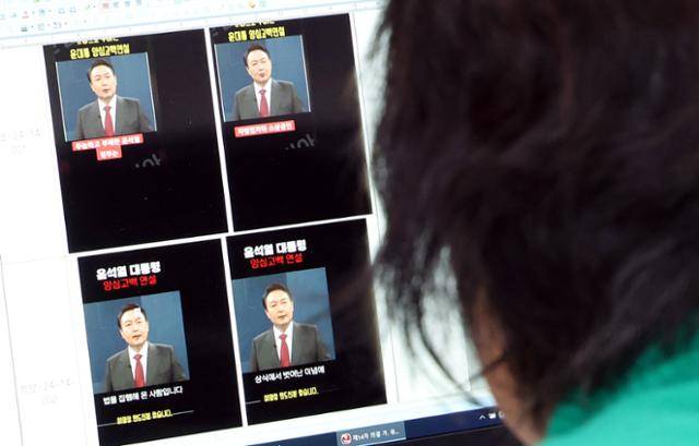 23일 서울 양천구 방송통신심의위원회에서 열린 제14차 통신심의소위원회 회의에서 한 위원이 틱톡에 올라온 윤석열 대통령 양심고백 딥페이크 영상 게시물 관련 자료를 살펴보고 있다. 뉴스1